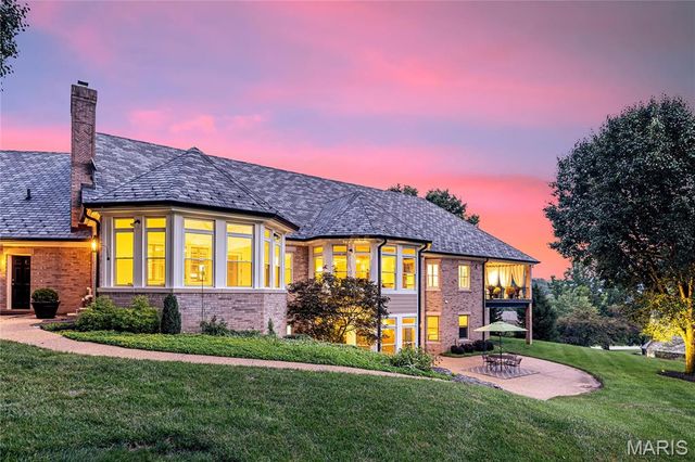 208 Saint Georges Drive, St Albans, MO 63073