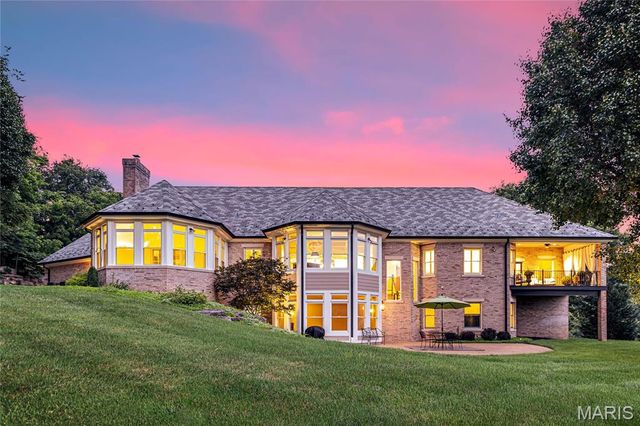 208 Saint Georges Drive, St Albans, MO 63073