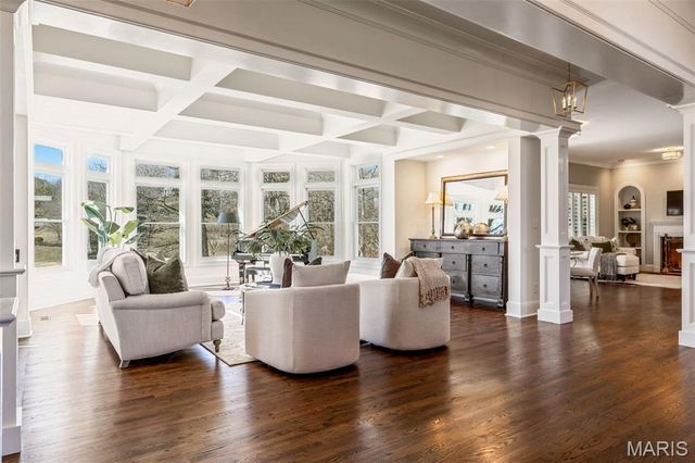 208 Saint Georges Drive, St Albans, MO 63073