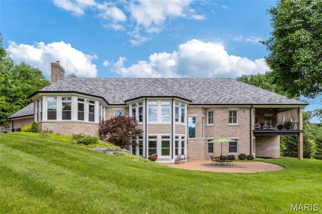 208 Saint Georges Drive, St Albans, MO 63073