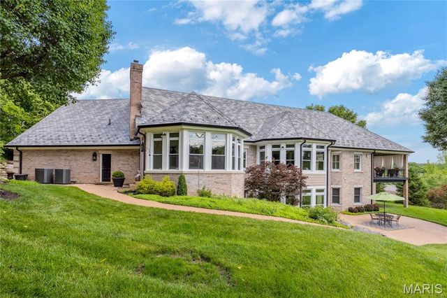 208 Saint Georges Drive, St Albans, MO 63073