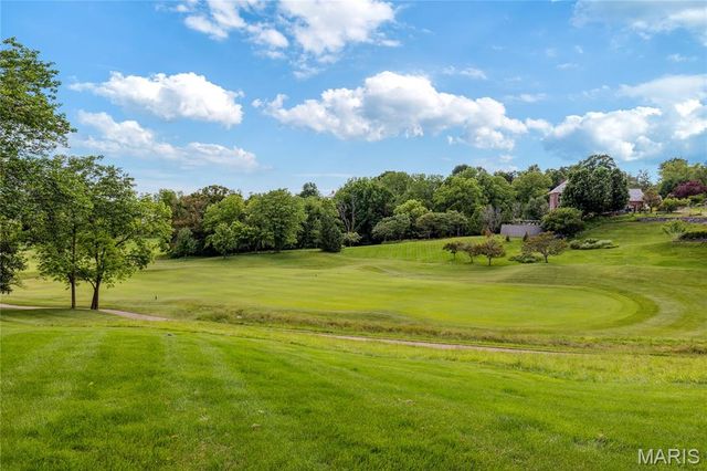 208 Saint Georges Drive, St Albans, MO 63073