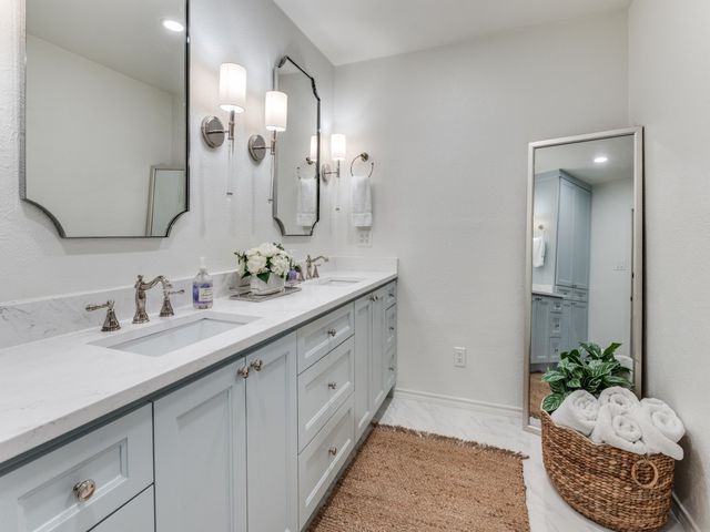 3824 Waldorf Circle, Dallas, TX 75229