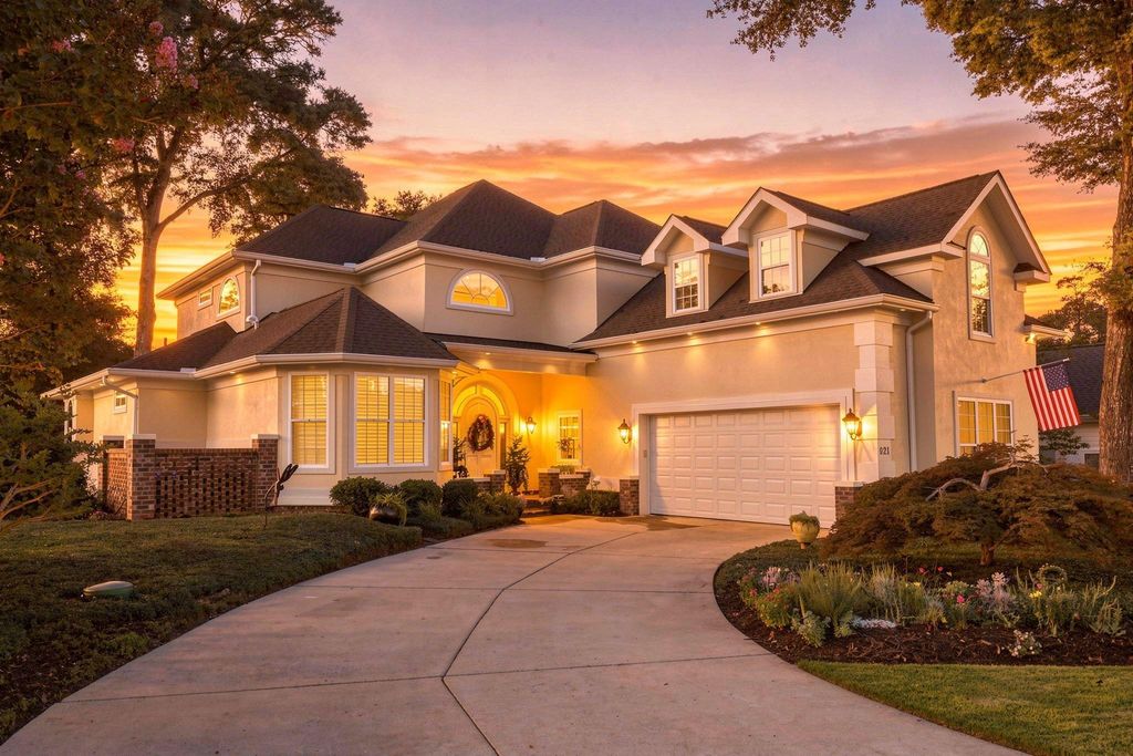 921 Morrall Dr., North Myrtle Beach, SC 29582