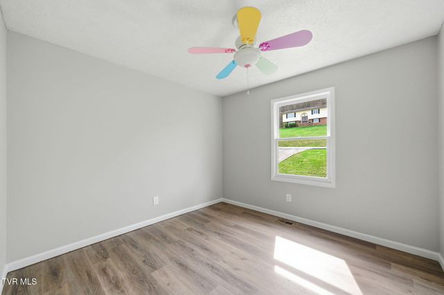 905 South Sherbrooke Drive, Mount Carmel, TN 37645