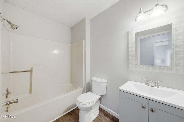 905 South Sherbrooke Drive, Mount Carmel, TN 37645