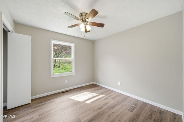 905 South Sherbrooke Drive, Mount Carmel, TN 37645