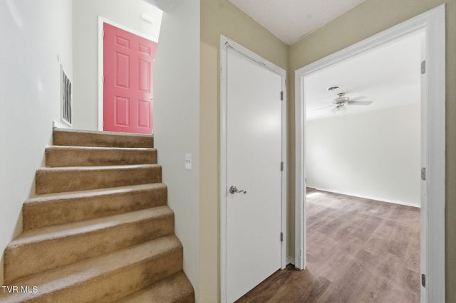 905 South Sherbrooke Drive, Mount Carmel, TN 37645