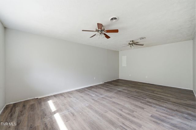 905 South Sherbrooke Drive, Mount Carmel, TN 37645