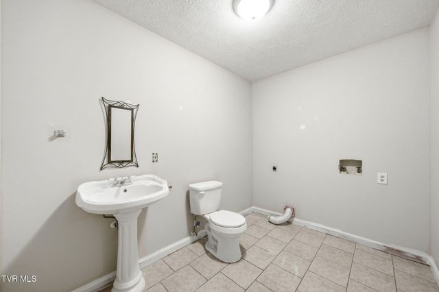 905 South Sherbrooke Drive, Mount Carmel, TN 37645