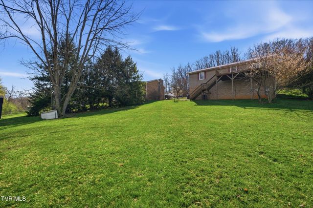 905 South Sherbrooke Drive, Mount Carmel, TN 37645