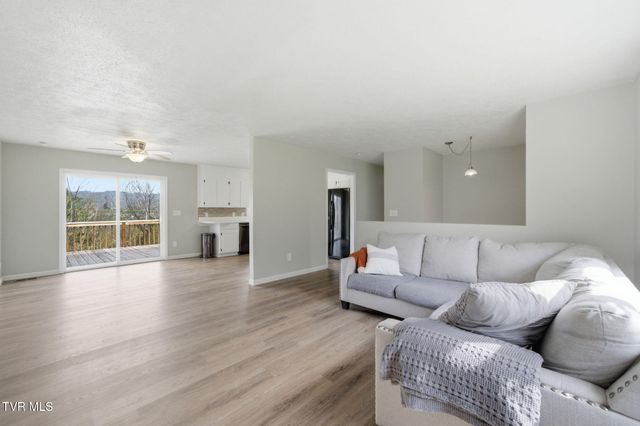 905 South Sherbrooke Drive, Mount Carmel, TN 37645