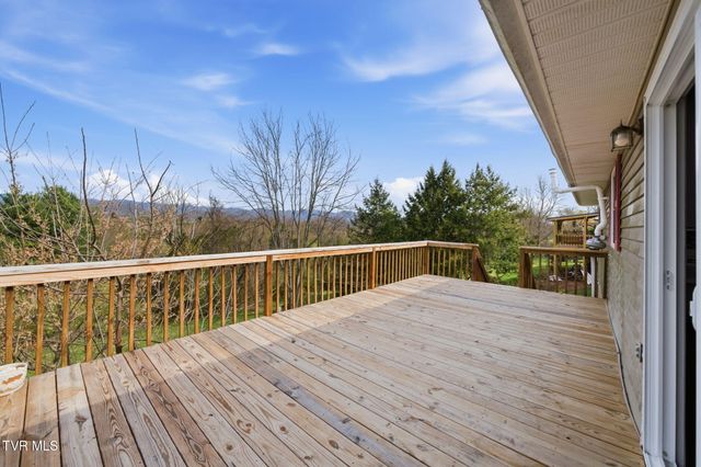 905 South Sherbrooke Drive, Mount Carmel, TN 37645