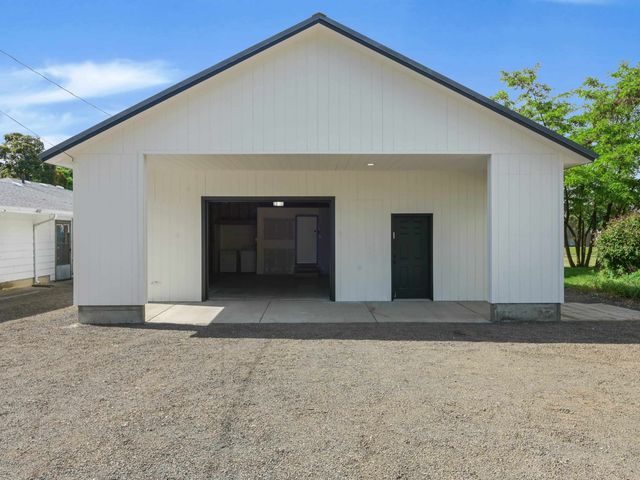 1647 E Gordon Ave, Spokane, WA 99207