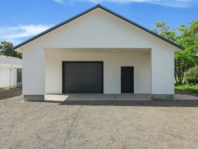1647 E Gordon Ave, Spokane, WA 99207