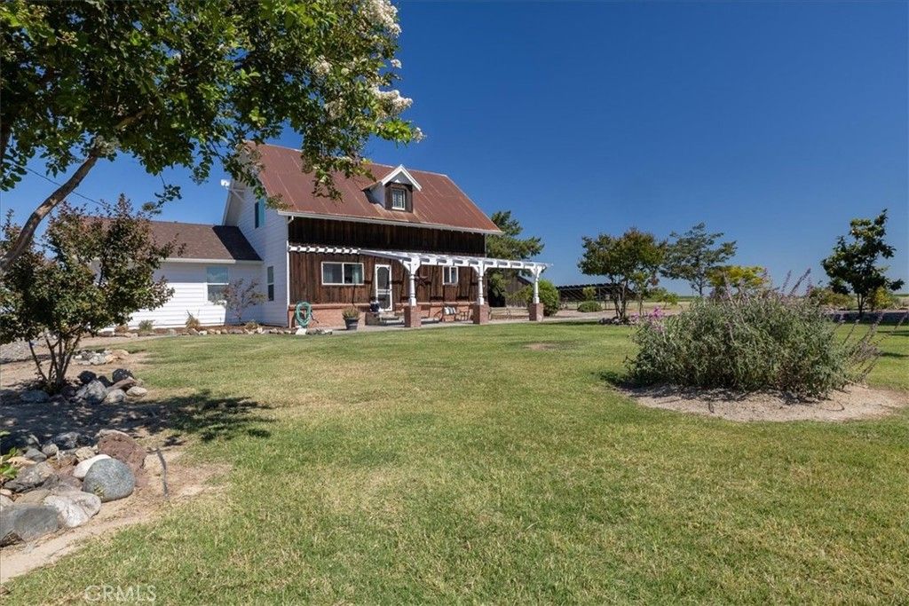 Image 2 of property listing at 1762 County Road R, Willows, CA 95988