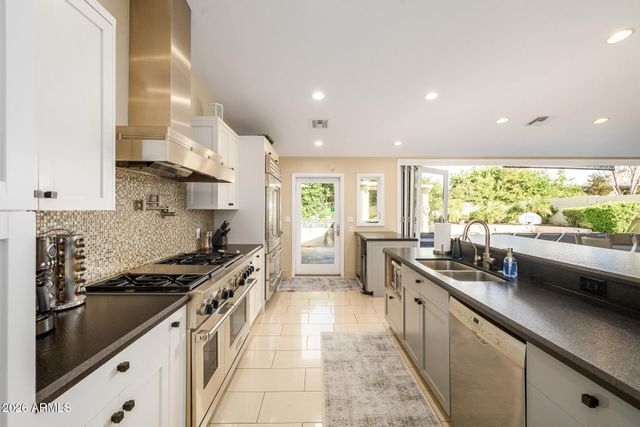 5402 E LAUREL Lane, Scottsdale, AZ 85254