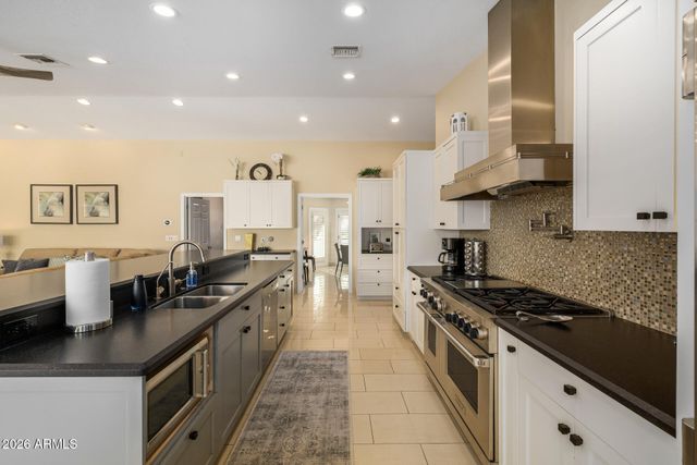 5402 E LAUREL Lane, Scottsdale, AZ 85254