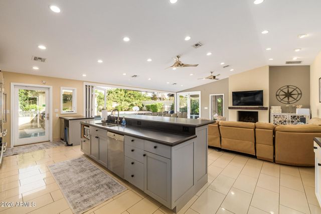 5402 E LAUREL Lane, Scottsdale, AZ 85254