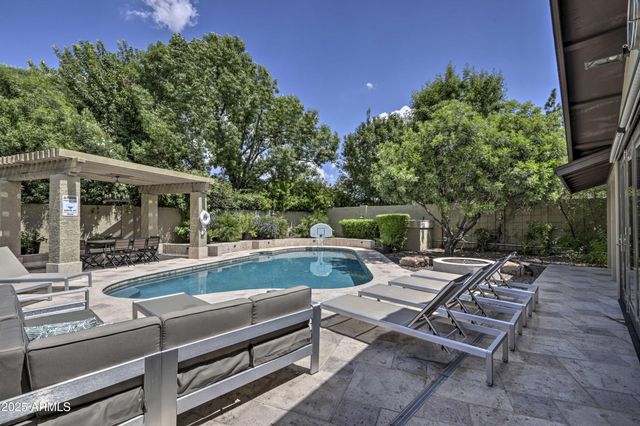 5402 E LAUREL Lane, Scottsdale, AZ 85254