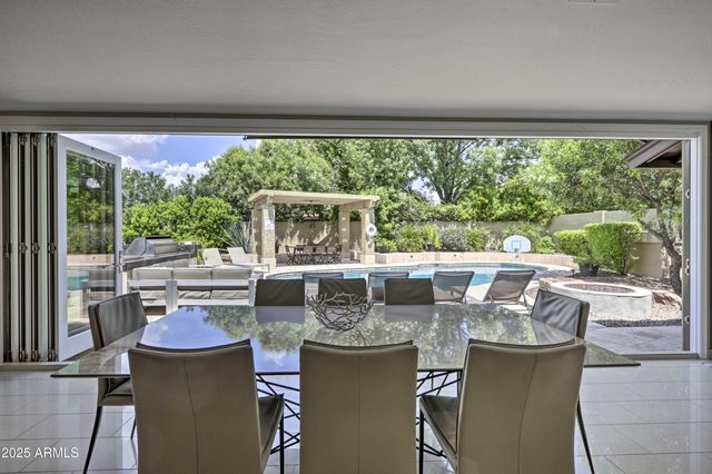 5402 E LAUREL Lane, Scottsdale, AZ 85254