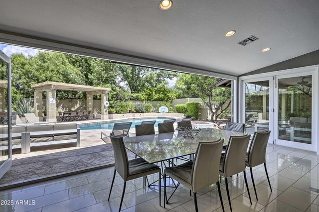 5402 E LAUREL Lane, Scottsdale, AZ 85254