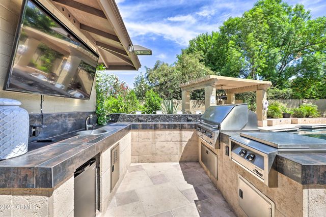 5402 E LAUREL Lane, Scottsdale, AZ 85254