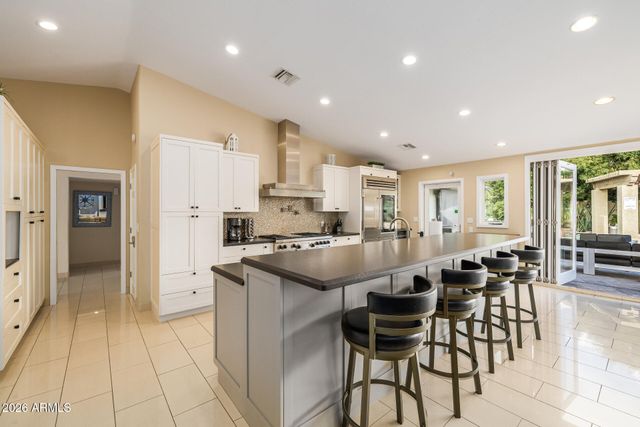 5402 E LAUREL Lane, Scottsdale, AZ 85254