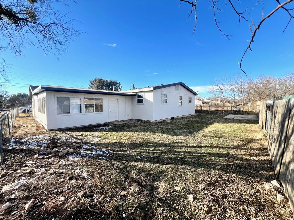 Image 18 of property listing at 2714 Blum St, San Angelo, TX 76903