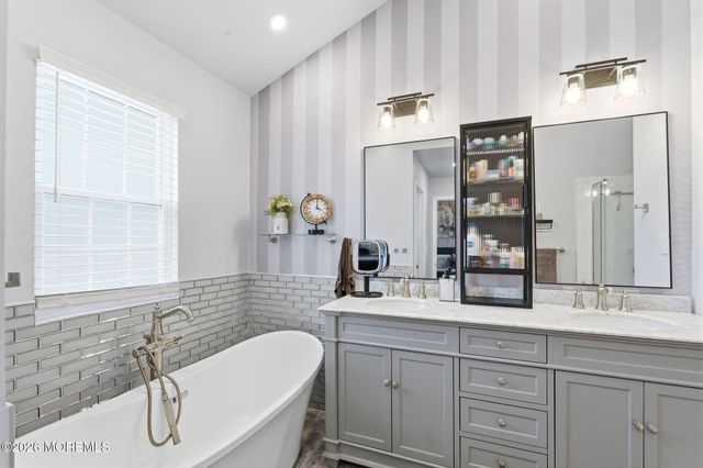 28 Dutch Court 272, Holmdel, NJ 07733