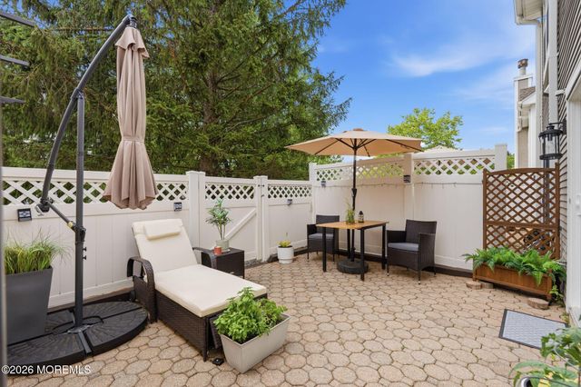 28 Dutch Court 272, Holmdel, NJ 07733