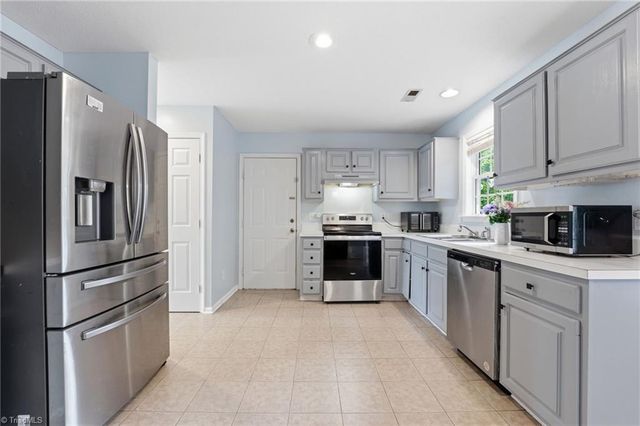 4004 Auburn Hills Drive, Greensboro, NC 27407