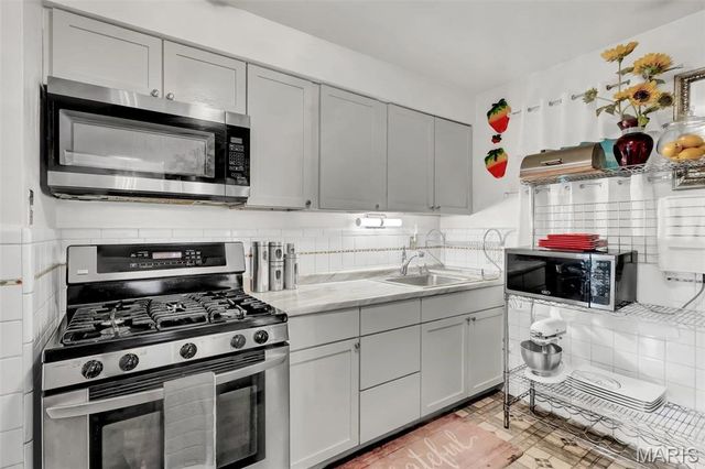 10307 Seaton Drive, St Louis, MO 63137