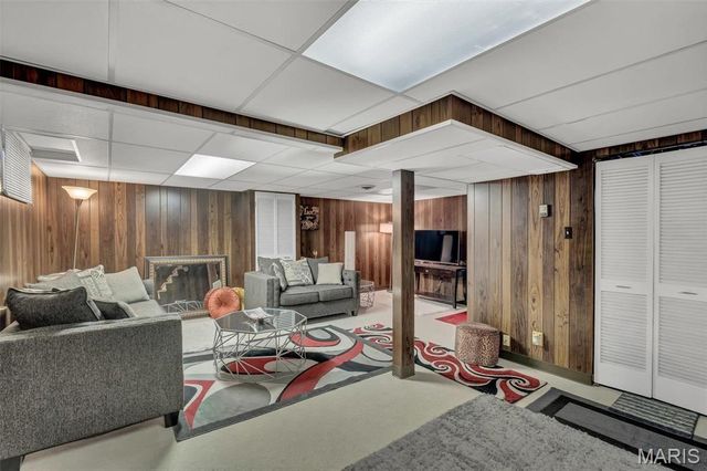 10307 Seaton Drive, St Louis, MO 63137