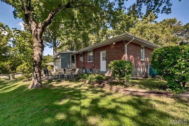 10307 Seaton Drive, St Louis, MO 63137