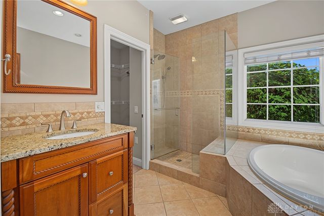 166 Barrington Village Drive, Xenia, OH 45385