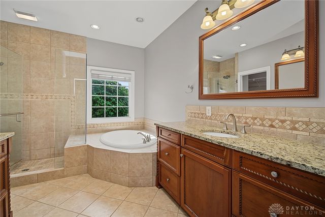 166 Barrington Village Drive, Xenia, OH 45385