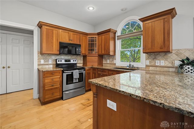 166 Barrington Village Drive, Xenia, OH 45385