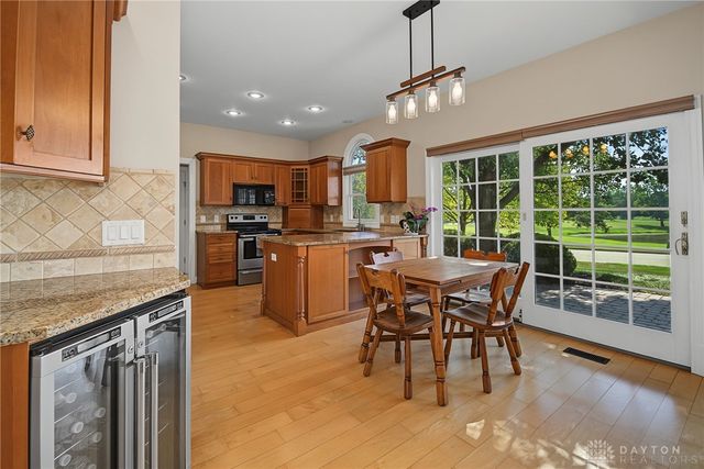 166 Barrington Village Drive, Xenia, OH 45385