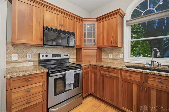 166 Barrington Village Drive, Xenia, OH 45385