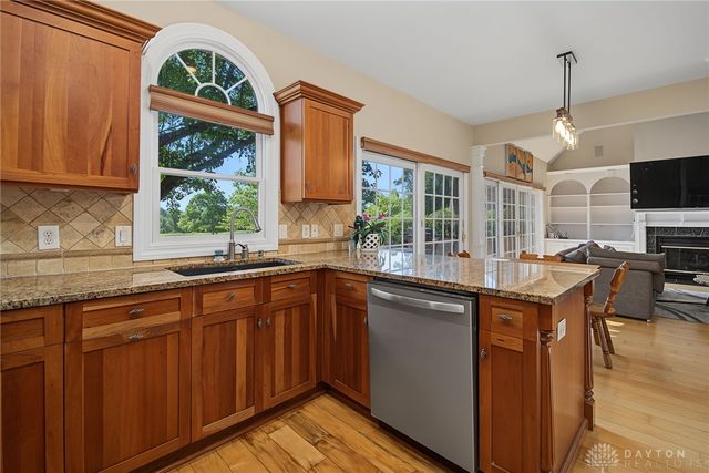 166 Barrington Village Drive, Xenia, OH 45385