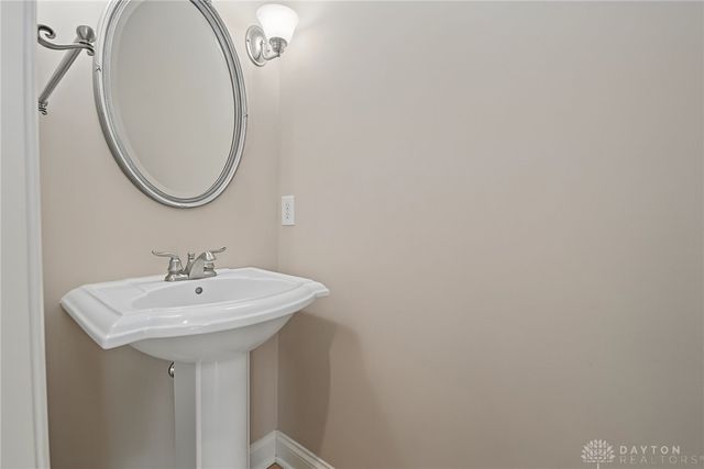 166 Barrington Village Drive, Xenia, OH 45385