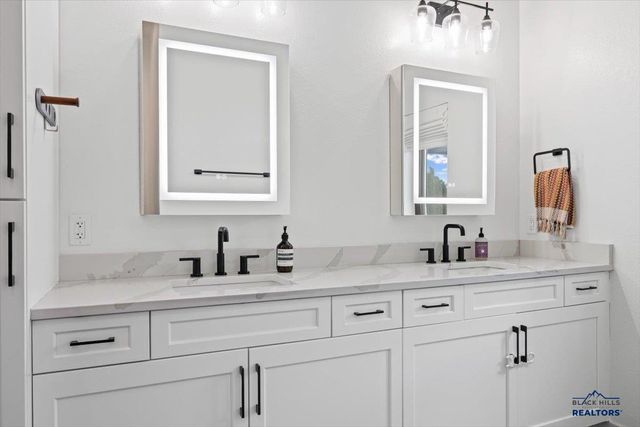 22998 CEDAR BERRY AVE, Spearfish, SD 57783