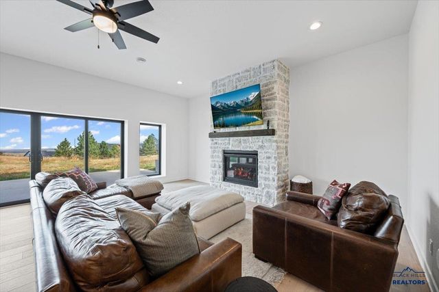 22998 CEDAR BERRY AVE, Spearfish, SD 57783