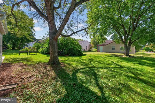 37 CHELSEA PL, Southampton, NJ 08088