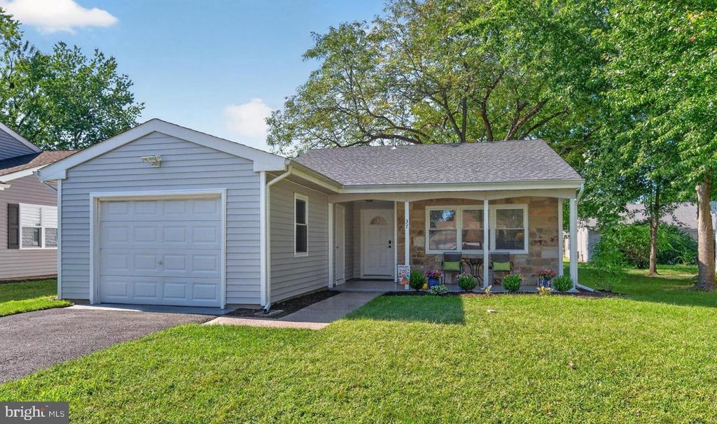 37 CHELSEA PL, Southampton, NJ 08088