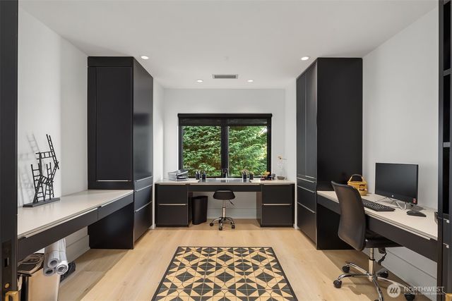 9205 SE Shoreland Drive, Bellevue, WA 98004