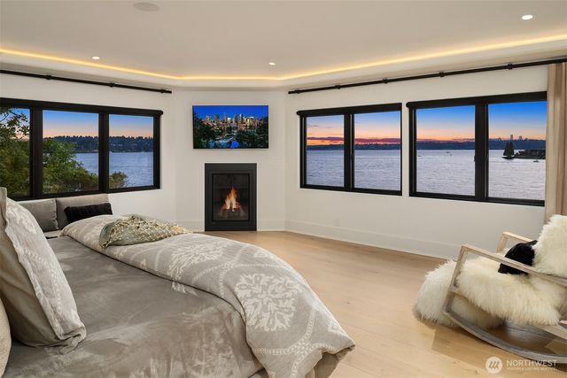 9205 SE Shoreland Drive, Bellevue, WA 98004