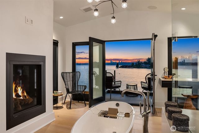 9205 SE Shoreland Drive, Bellevue, WA 98004