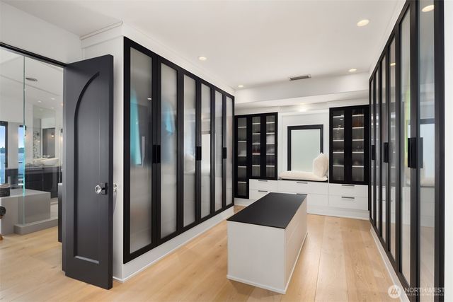 9205 SE Shoreland Drive, Bellevue, WA 98004